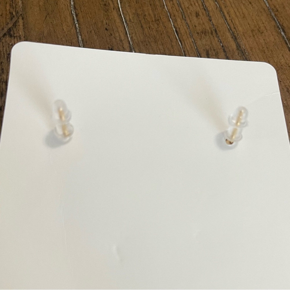 NWT Mini Heart Leopard Stud Earrings - Picture 3 of 3